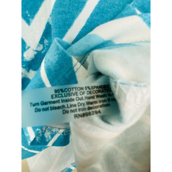 Onque Casual Turquoise Blue And White Print Top Womens Size 1X V Neckline - Picture 5 of 6
